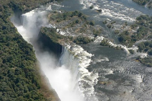 Die Viktoria Fälle an der Grenze zu Sambia und Simbabwe. Mehr Informationen unter www.wiraufreise.de