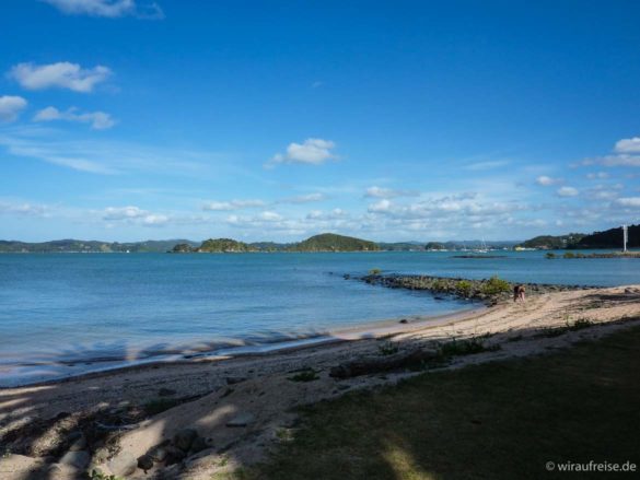 Strand in den Bay of Islands in Paihia Neuseeland nordinsel