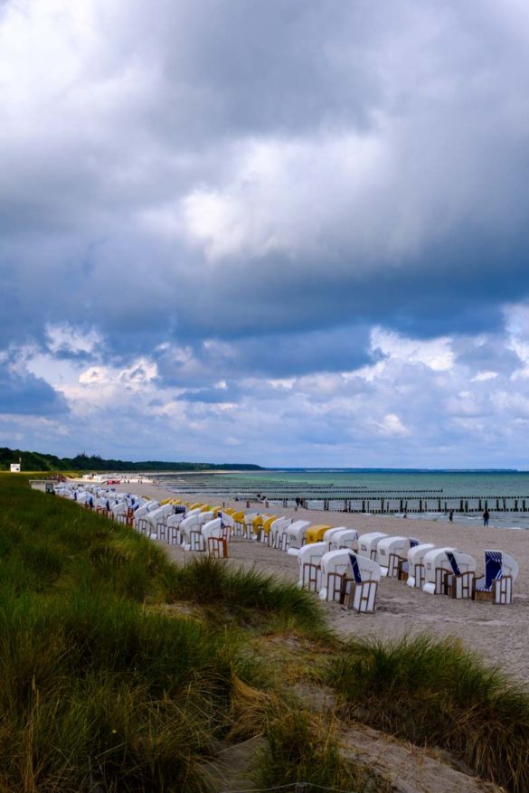 Strandkörbe am Strand auf Zingst