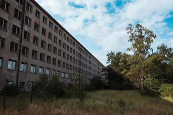 Kraft durch Freude-Bauwerk in Prora. Der unrenovierte Teil von hinten.