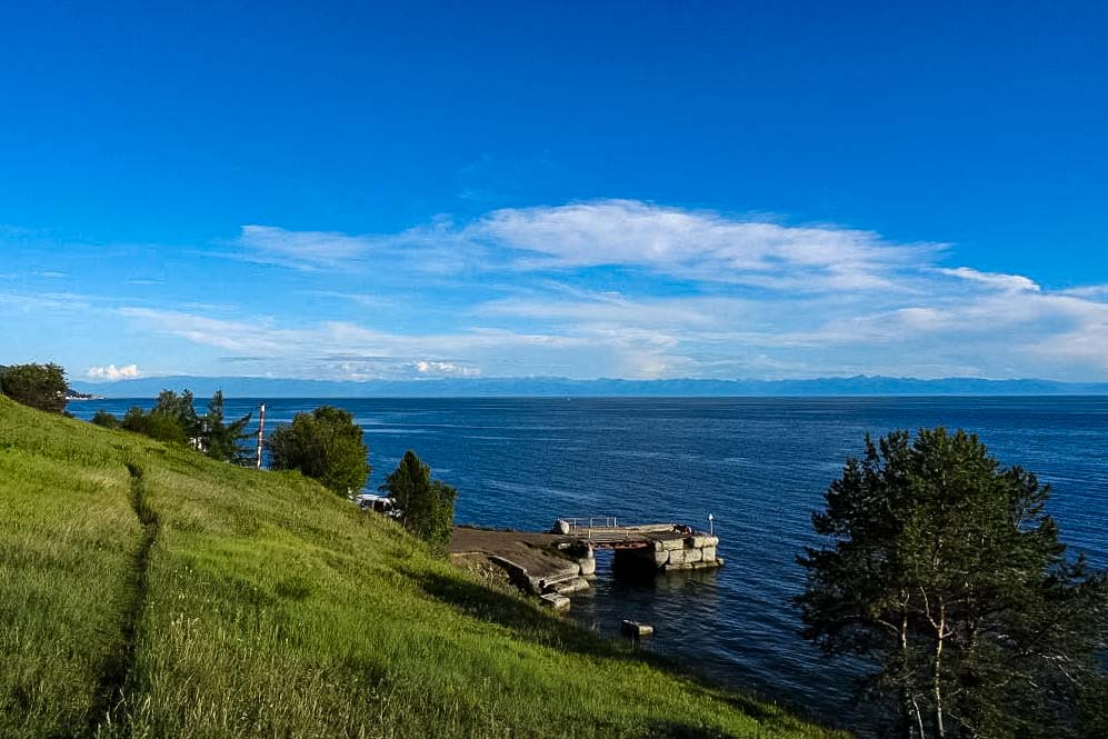 Wanderung am Ufer des Baikalsees